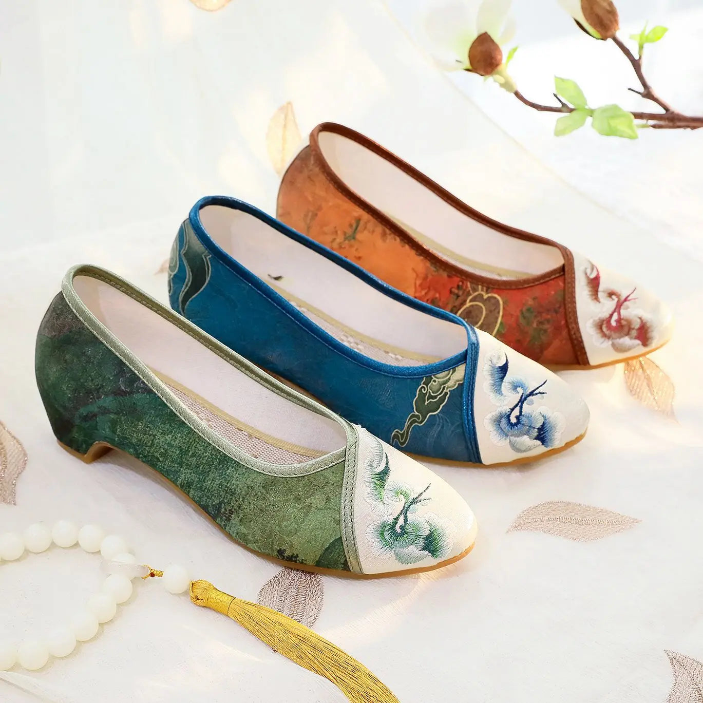 Women’s Ethnic Style Embroidered Cloth Shoes – Summer 35-40